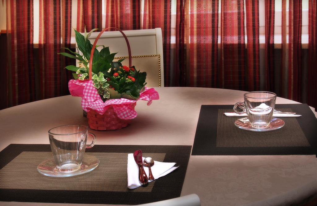 Hotel Due Spade Fidenza Bagian luar foto