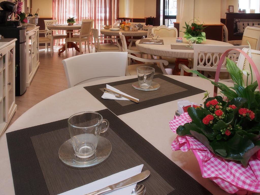 Hotel Due Spade Fidenza Bagian luar foto