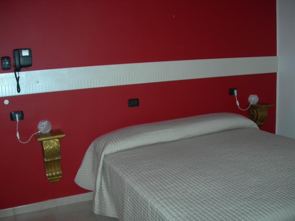 Hotel Due Spade Fidenza Ruang foto