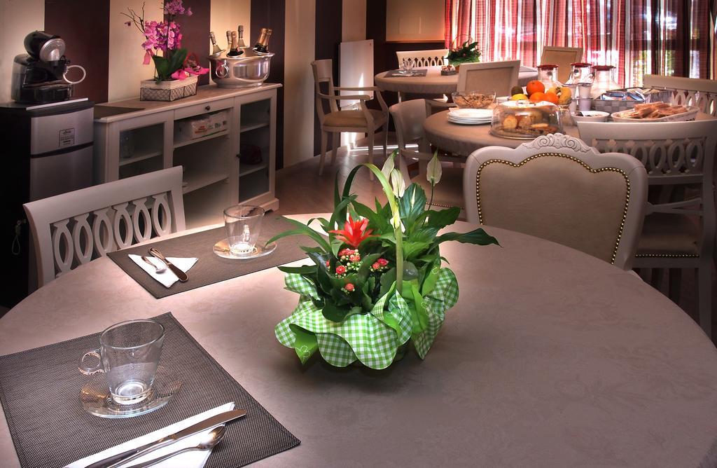 Hotel Due Spade Fidenza Bagian luar foto
