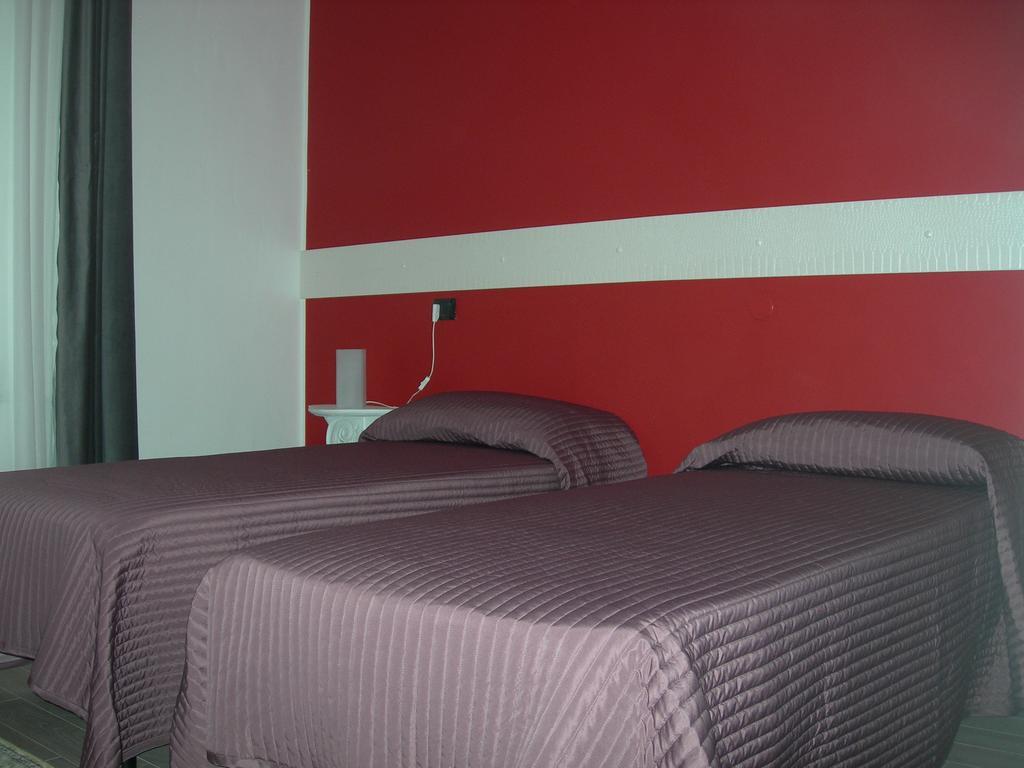Hotel Due Spade Fidenza Bagian luar foto
