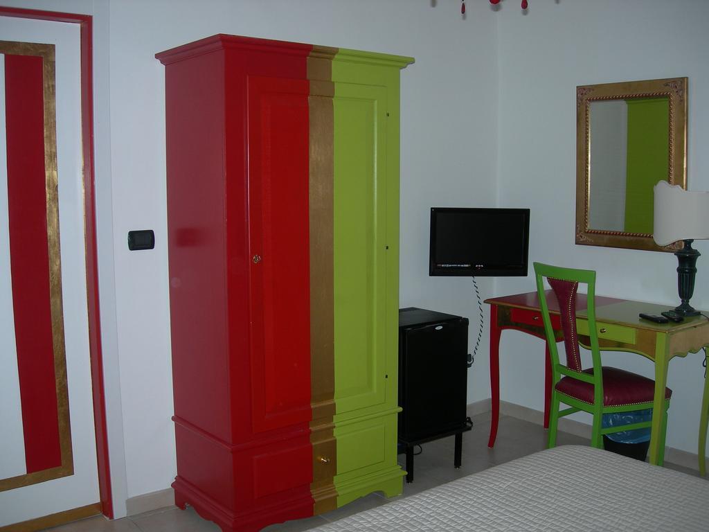 Hotel Due Spade Fidenza Bagian luar foto