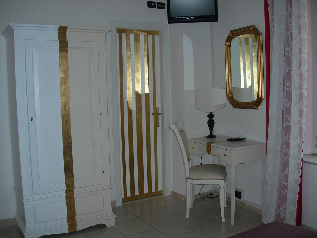 Hotel Due Spade Fidenza Bagian luar foto