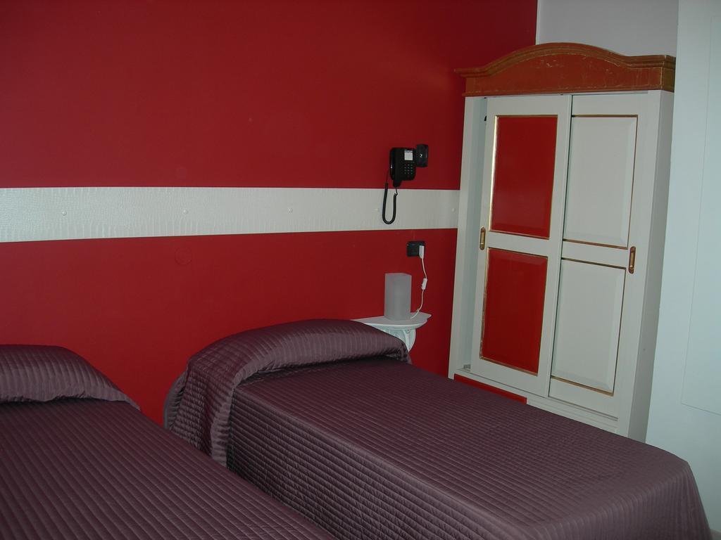 Hotel Due Spade Fidenza Bagian luar foto