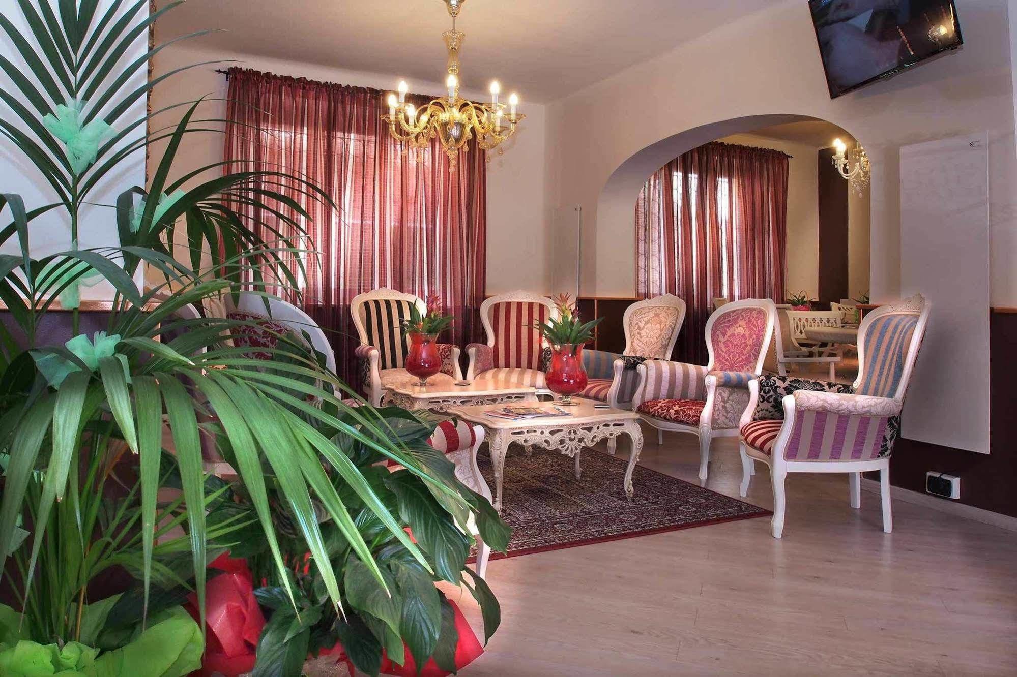 Hotel Due Spade Fidenza Bagian luar foto