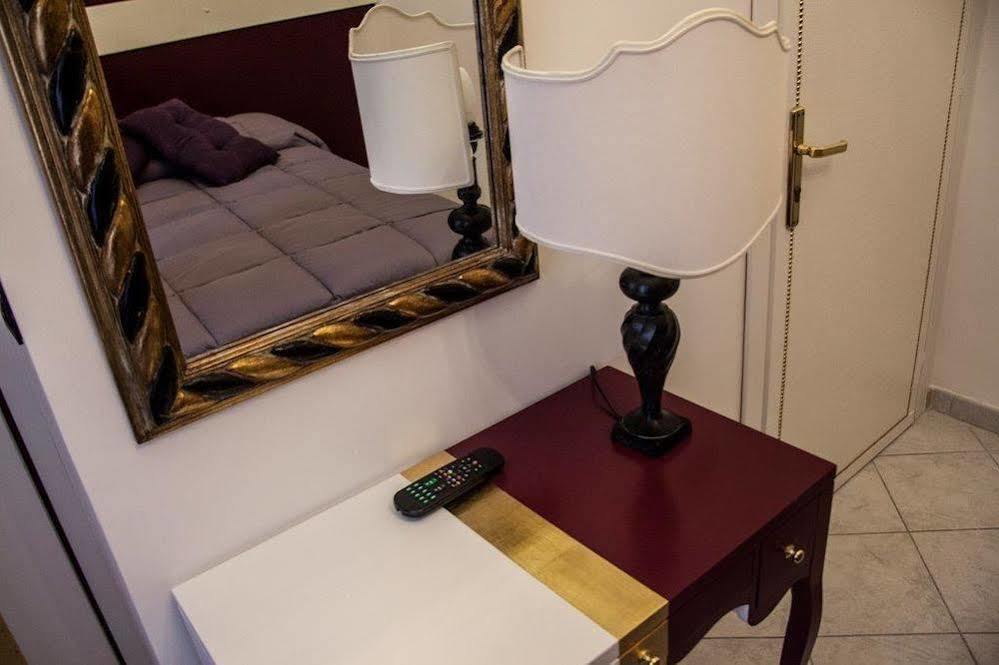 Hotel Due Spade Fidenza Bagian luar foto