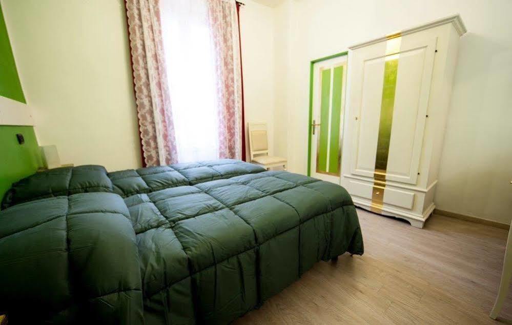 Hotel Due Spade Fidenza Bagian luar foto