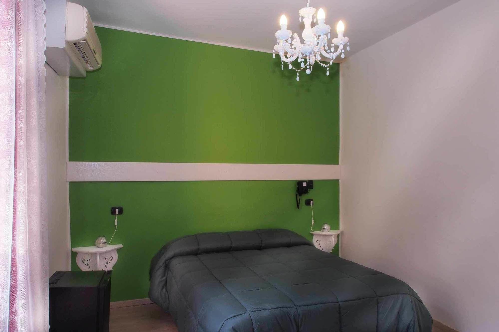 Hotel Due Spade Fidenza Bagian luar foto