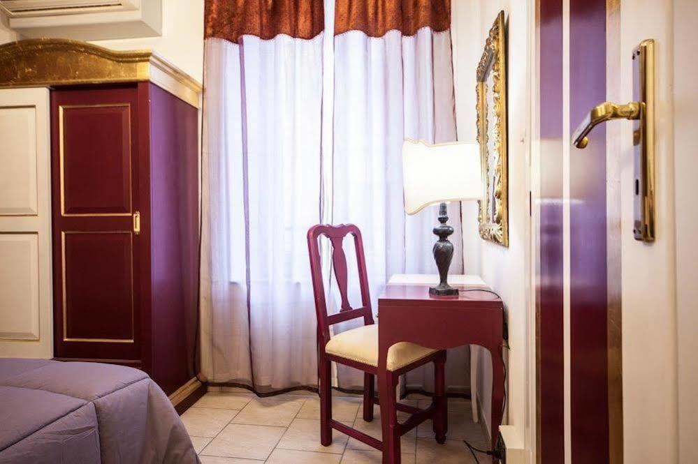 Hotel Due Spade Fidenza Bagian luar foto